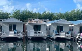 Aqua Lodges At Hurricane Hole Marina